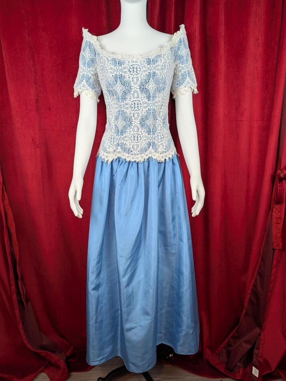 True Vintage 70's House of Bianchi Blue & White Crochet Floral Lace Bodice Dress